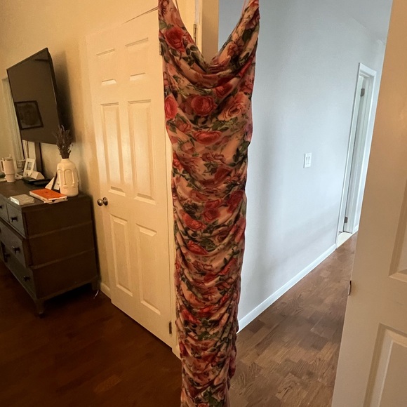 Pink Floral Mesh Ruched Criss Cross Back Maternity Midi Dress - Picture 6 of 6